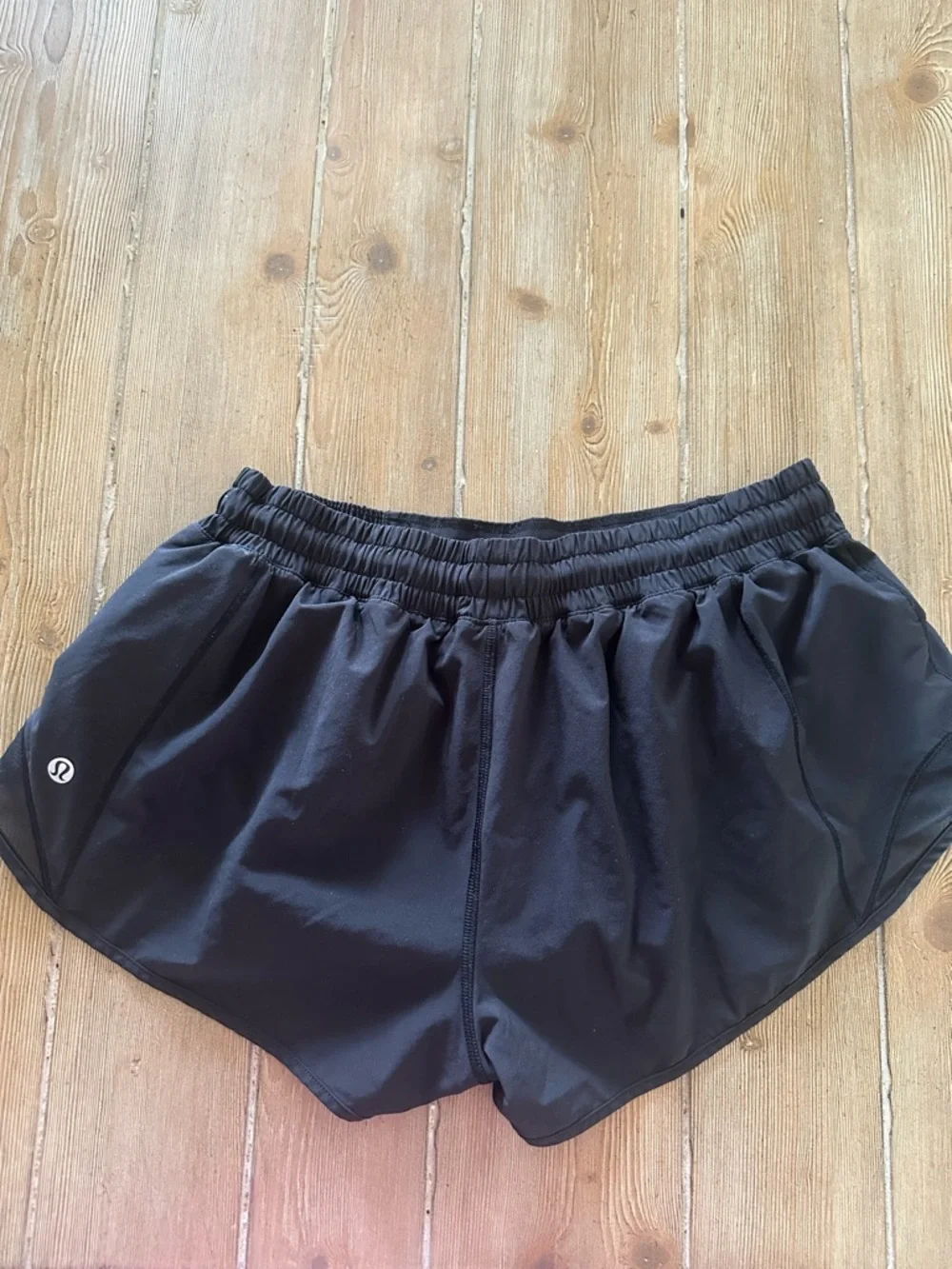 lululemon hotty hot shorts - Picture 2 of 3